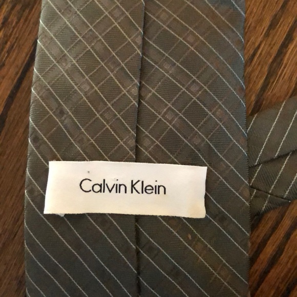 Calvin Klein tie - Picture 3 of 3